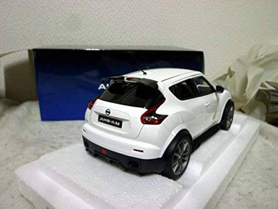 Amazon | オートアート 日産 ジューク R 2.0 1/18 ミニカー JUKE